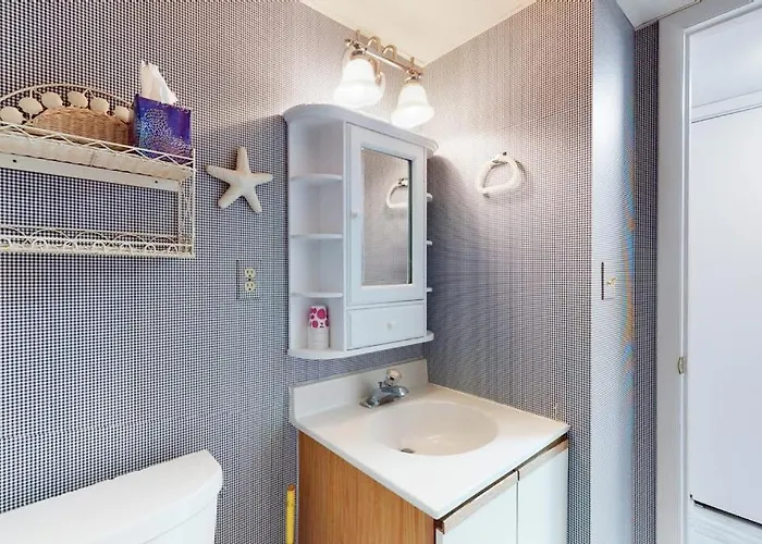 Ocean Block With Balcony Side Ocean View Ac Wifi & Shared Pool *